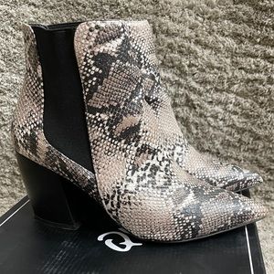 Snake skin pointed toe ankle boots